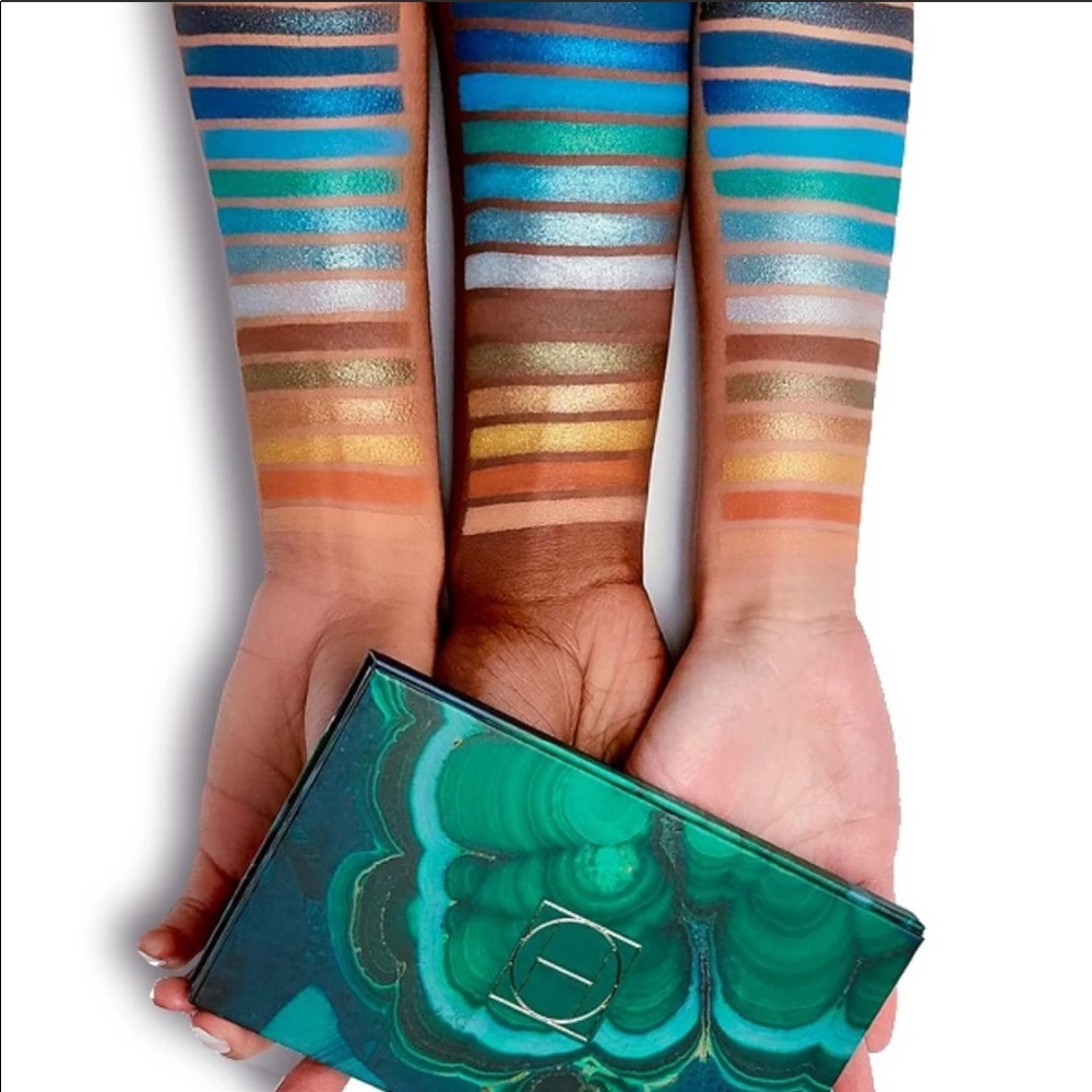 ๐Hipdot Cenote Pressed Eyeshadow Palette - Picture 3 of 4